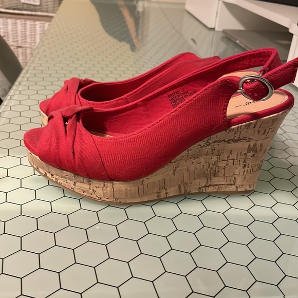 George Wedge Heels - Picture 2 of 4